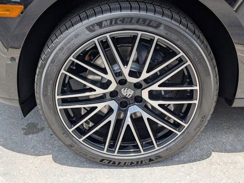 New 2025 Porsche Macan image 28