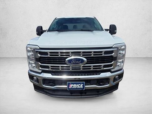 Used 2025 Ford F250 XLT AWD/4WD image 2