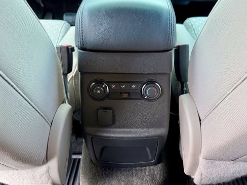 Used 2015 Ford Explorer XLT AWD/4WD image 34