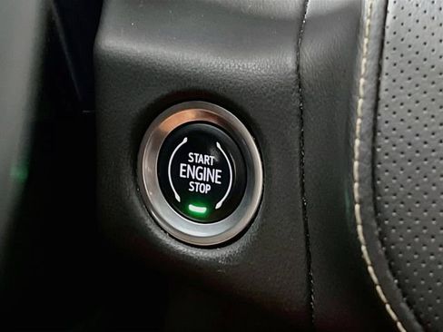 Used 2023 GMC Yukon XL SLT AWD/4WD image 16