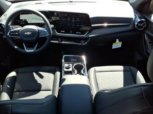 New 2026 Chevrolet Equinox LT w/ Convenience Package II FWD image 10