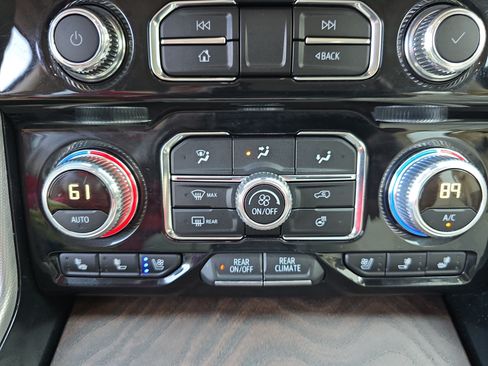 Used 2024 GMC Yukon Denali w/ Advanced Technology Package AWD/4WD image 22