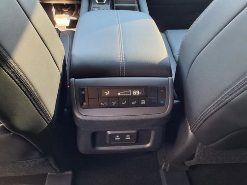 New 2026 Nissan Pathfinder SL image 13