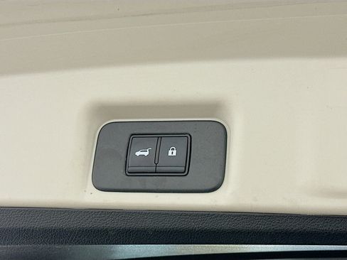 Used 2023 Nissan Ariya AWD image 32