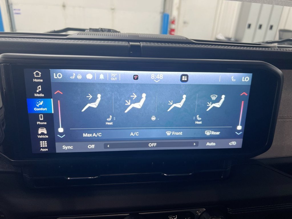 Used 2024 Jeep Wrangler Unlimited Sahara AWD/4WD image 16