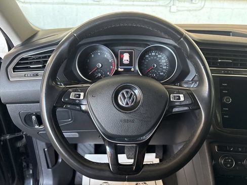 Used 2020 Volkswagen Tiguan SE FWD image 13