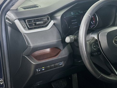 Used 2021 Toyota RAV4 Limited image 17