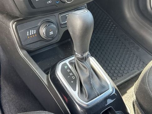 Used 2021 Jeep Renegade Latitude w/ Convenience Group AWD/4WD image 16