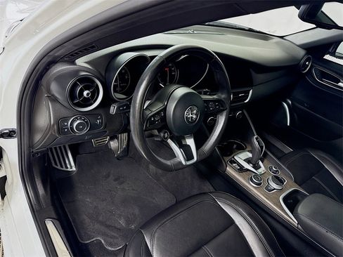 Used 2022 Alfa Romeo Giulia Ti image 10