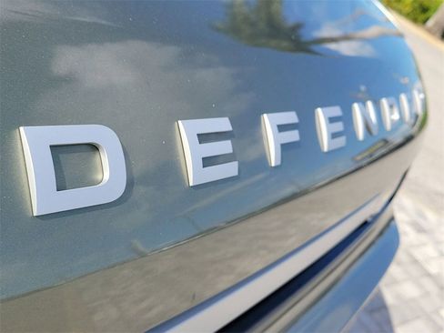 Used 2022 Land Rover Defender 110 SE image 9