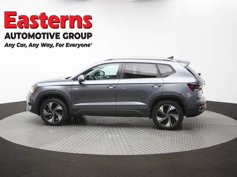 Used 2025 Volkswagen Taos SE AWD/4WD image 59