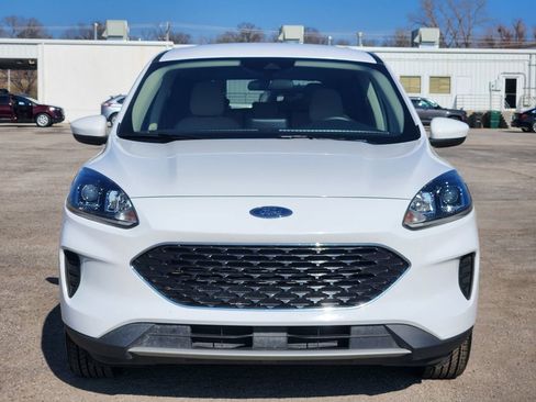 Used 2020 Ford Escape SE image 2