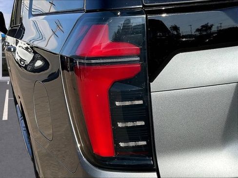 Certified 2025 Chevrolet Suburban LS AWD/4WD image 25