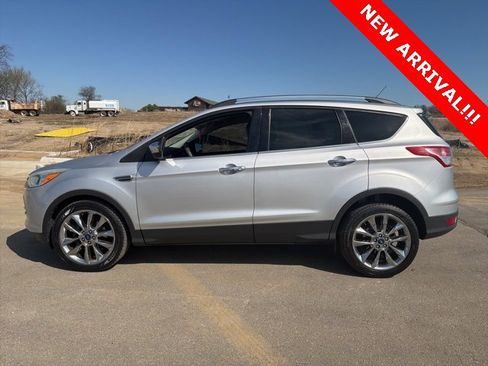 Used 2015 Ford Escape SE w/ SE Chrome Package image 6