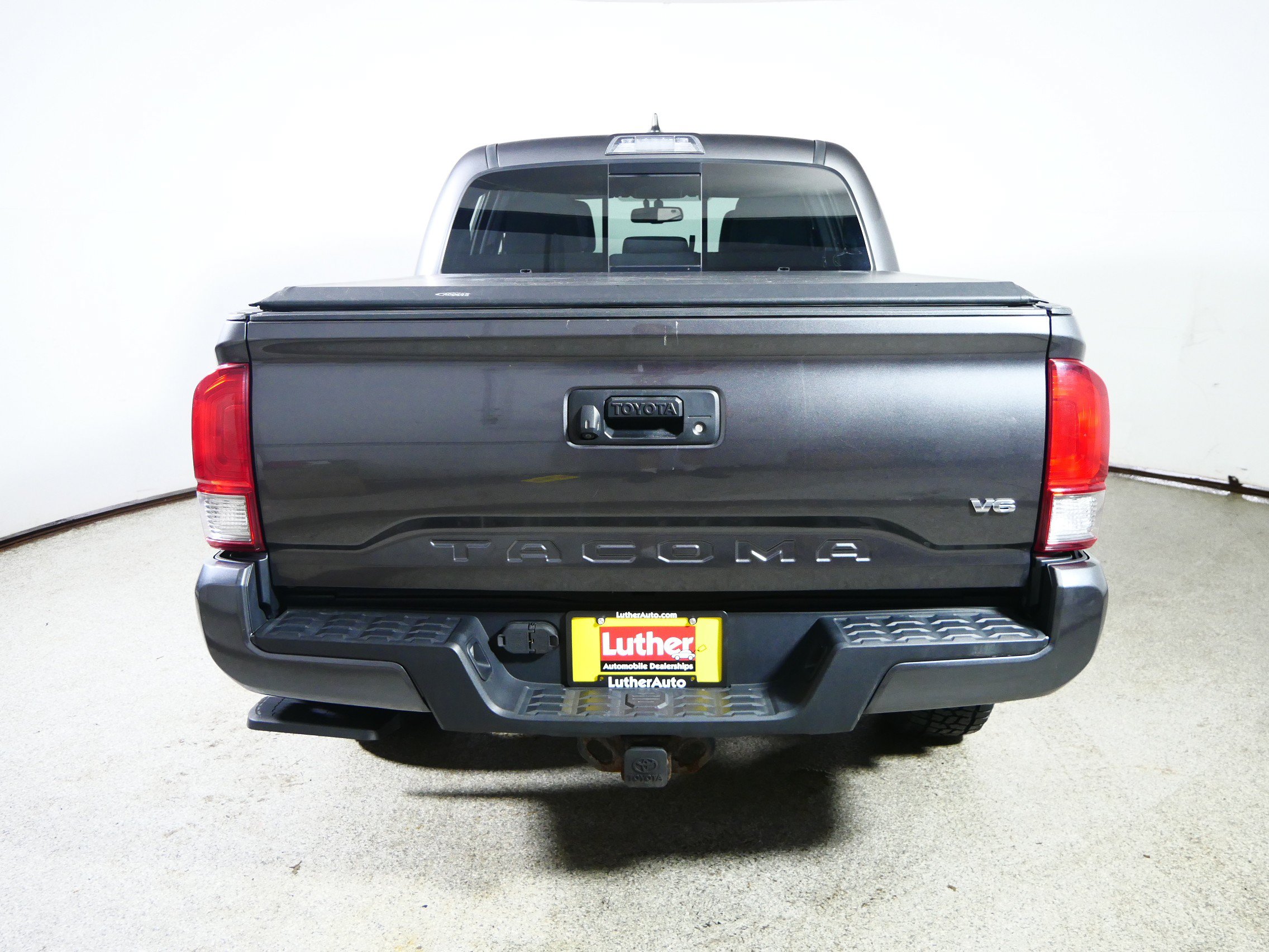 Used 2017 Toyota Tacoma TRD Sport w/ Tow Package (A/T) AWD/4WD image 6