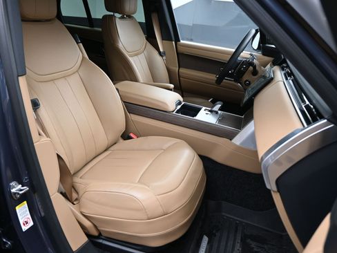 Used 2025 Land Rover Range Rover SE image 9