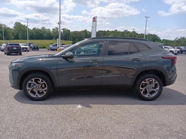 Used 2025 Chevrolet Trax LT FWD image 6