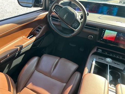 Used 2025 Lincoln Navigator L Reserve AWD/4WD image 23