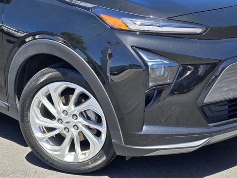 Used 2023 Chevrolet Bolt EUV LT FWD image 9