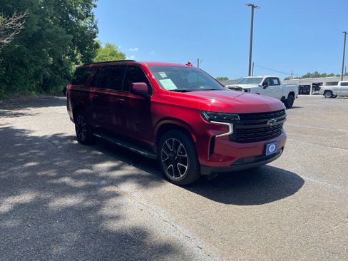 Used 2023 Chevrolet Suburban RST w/ Luxury Package AWD/4WD image 7