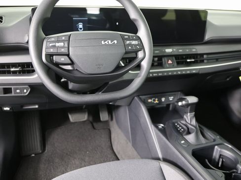 New 2025 Kia K4 LXS image 10