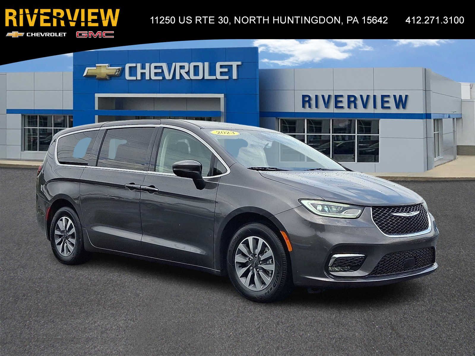 Used 2023 Chrysler Pacifica Touring-L FWD image 1