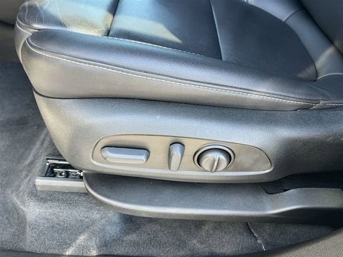 Used 2023 Chevrolet Traverse LT image 18