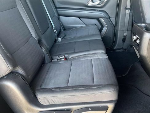 Used 2023 GMC Yukon XL SLE w/ Gmc Pro Safety Plus Package AWD/4WD image 18