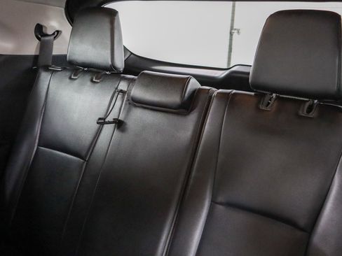 Used 2020 Toyota Highlander XLE FWD image 26