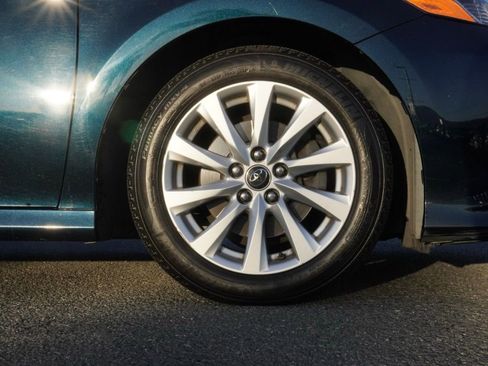 Used 2018 Toyota Camry LE image 9