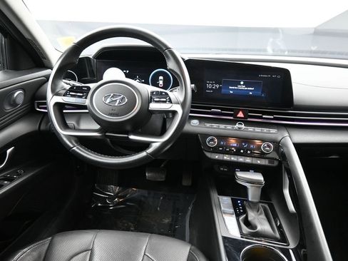 Certified 2023 Hyundai Elantra Limited w/ Preferred Accessory Package image 20