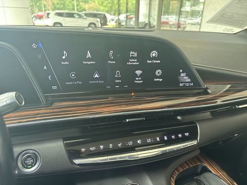 Certified 2022 Cadillac Escalade Premium Luxury AWD/4WD image 13