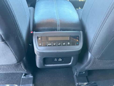 Used 2025 Nissan Pathfinder SV AWD/4WD image 14