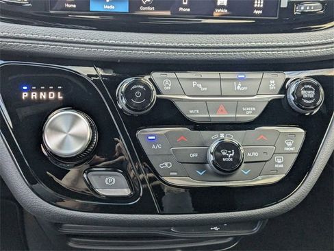 New 2026 Chrysler Pacifica Select image 20