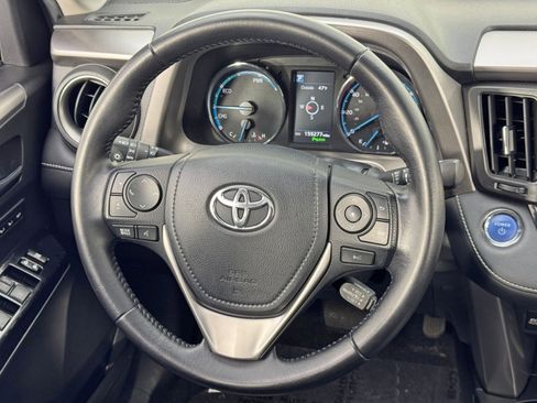 Used 2017 Toyota RAV4 Limited image 18