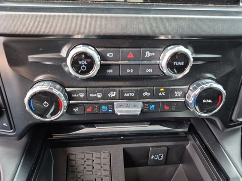 Used 2026 Ford F250 Platinum AWD/4WD image 31