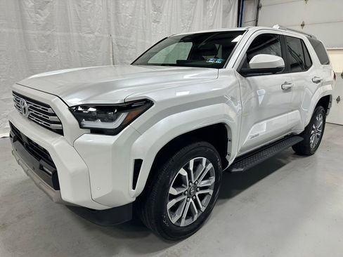 Used 2025 Toyota 4Runner Limited AWD/4WD image 3