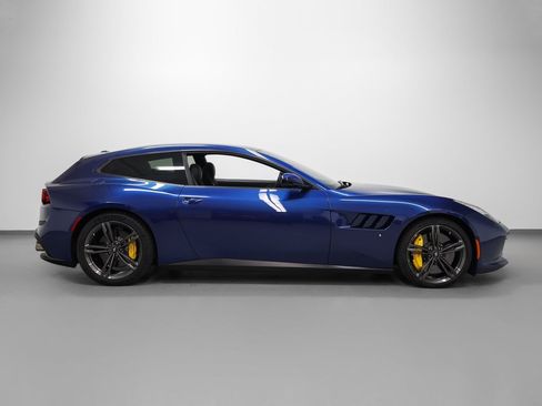 Used 2018 Ferrari GTC4Lusso image 6