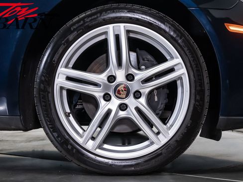 Used 2022 Porsche Panamera 4 Platinum Edition AWD/4WD image 16