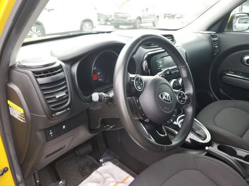 Used 2015 Kia Soul ! FWD image 18
