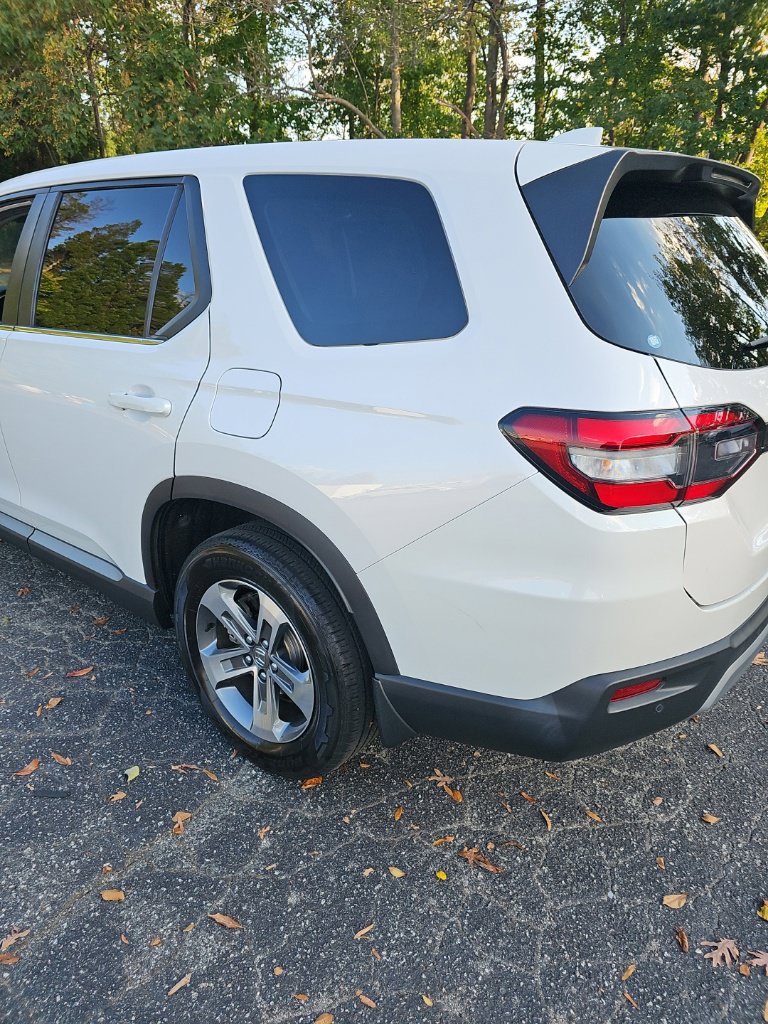 Used 2025 Honda Pilot EX-L image 6