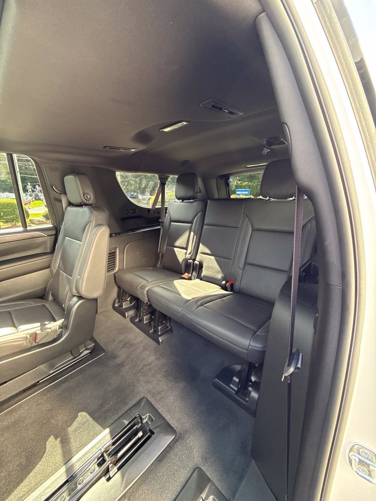 Used 2024 Chevrolet Suburban Z71 w/ Luxury Package AWD/4WD image 21