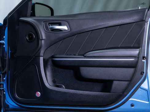 Used 2015 Dodge Charger SXT image 9