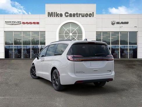 New 2026 Chrysler Pacifica Limited w/ S Appearance Package AWD/4WD image 4