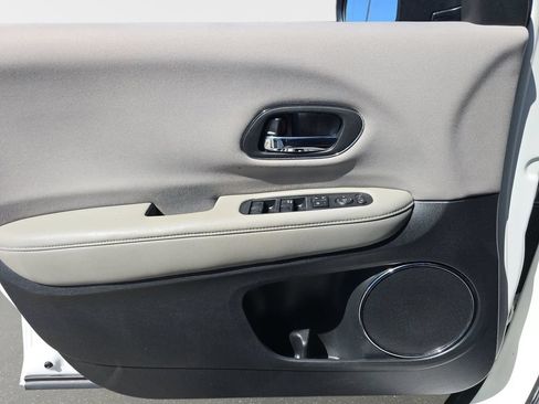 Used 2017 Honda HR-V EX image 21