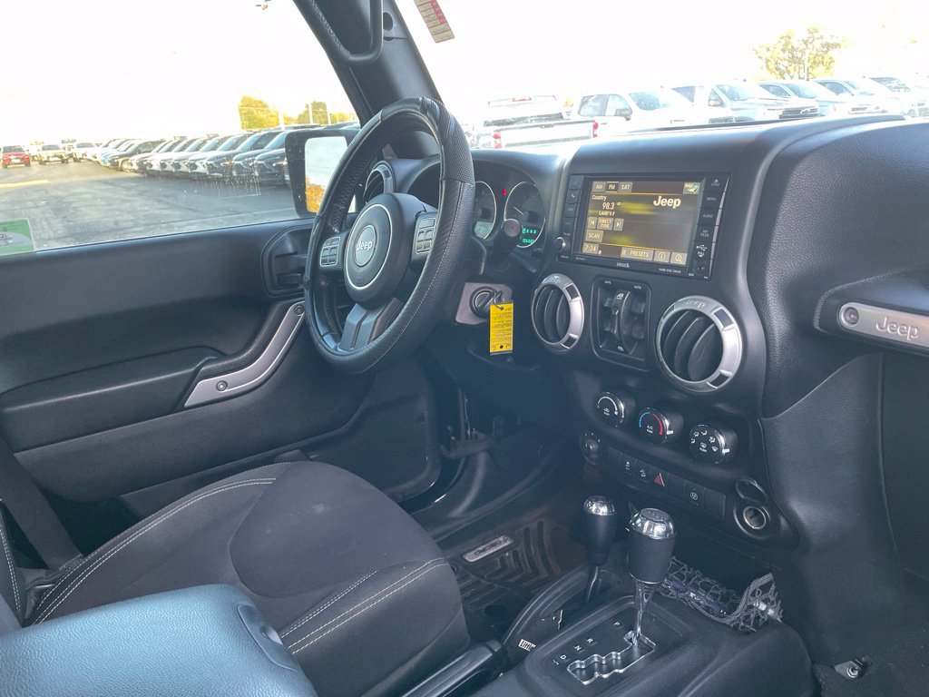 Used 2016 Jeep Wrangler Unlimited Sahara w/ Dual Top Group AWD/4WD image 19