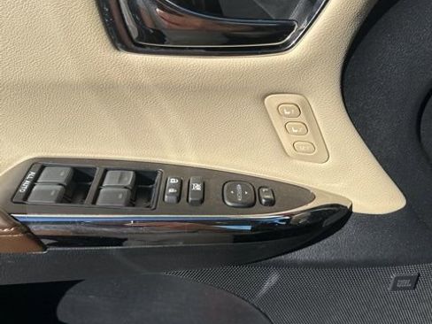 Used 2016 Toyota Avalon Limited image 7