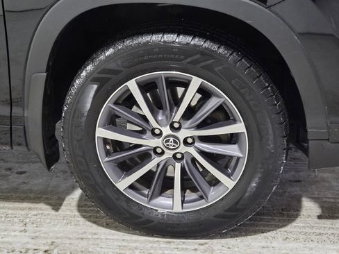 Used 2018 Toyota Highlander XLE image 15