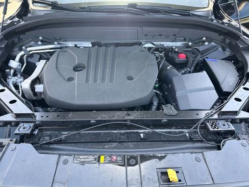 Used 2025 Volvo XC60 B5 Plus AWD/4WD image 29