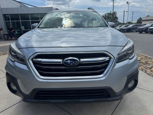 Used 2018 Subaru Outback 2.5i Limited AWD/4WD image 3